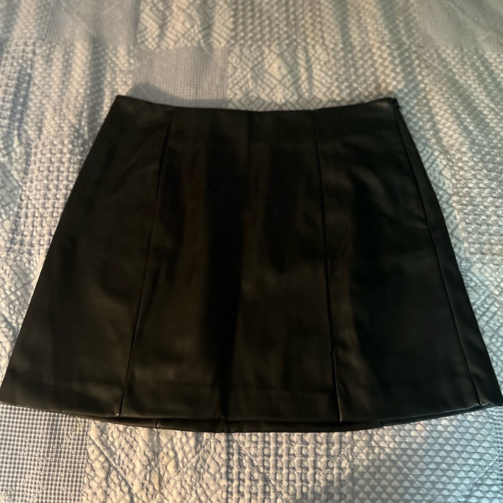 Worthington vegan Black Mini Skirt Sleek and Stylish